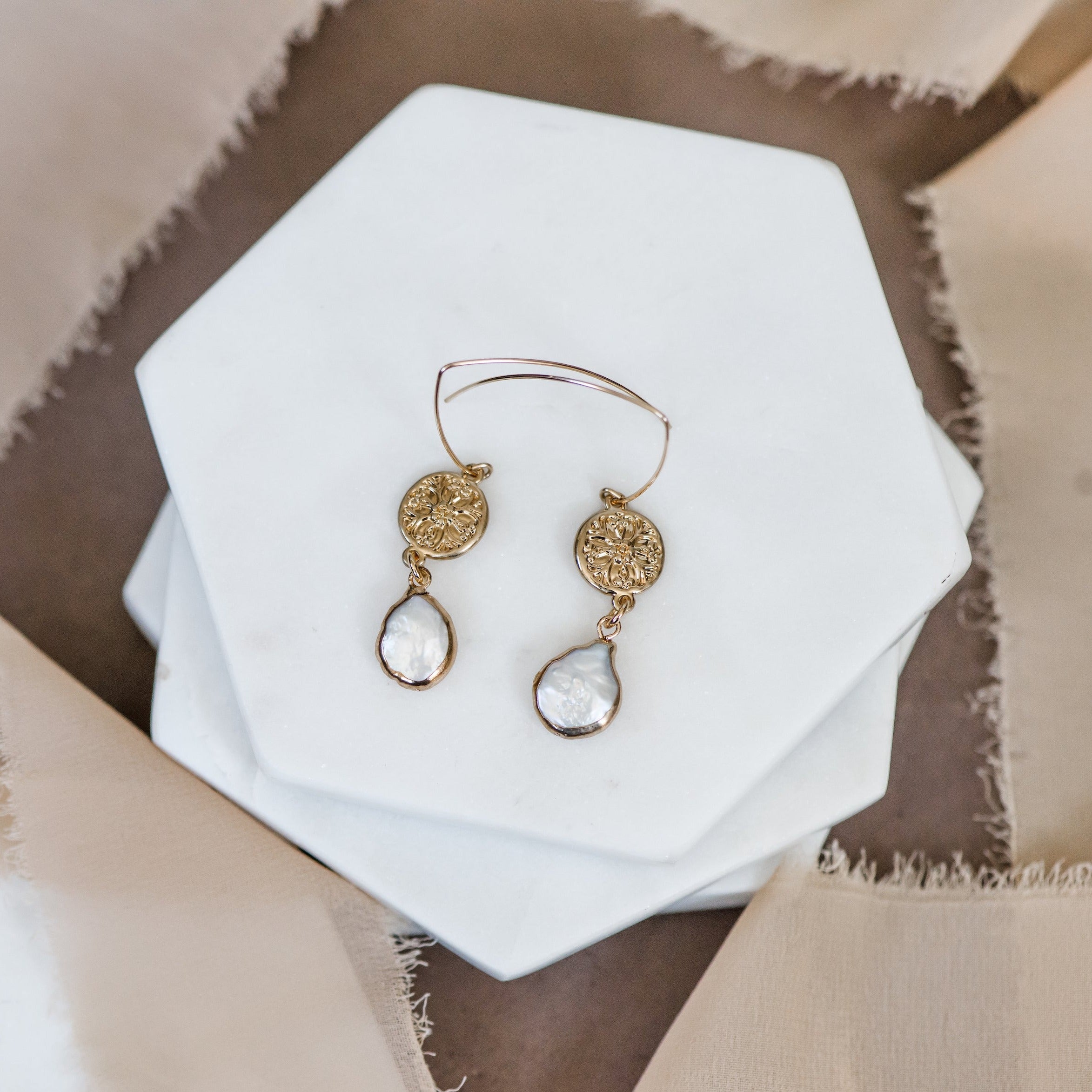 Plunder 2025 pearl earrings